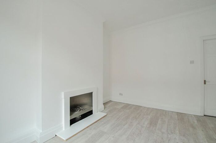 2 Bedroom Town House To Rent In Helena Street, Salford, M6