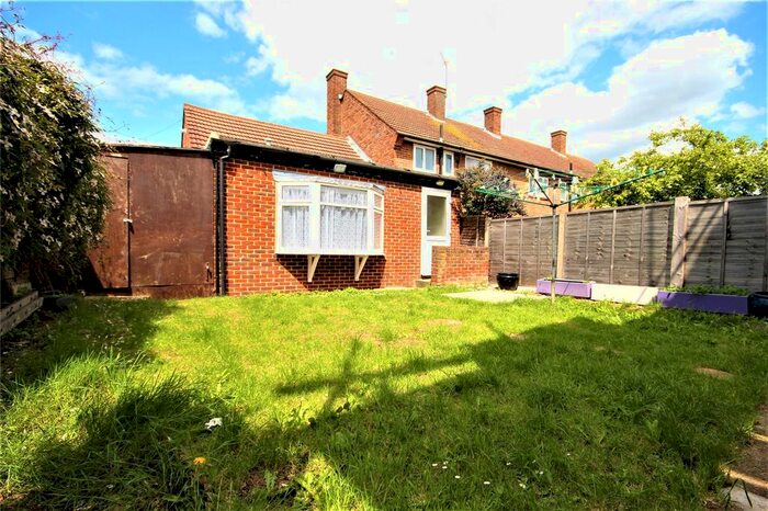 2 Bedroom Bungalow To Rent In Hanson Drive, Loughton, IG10
