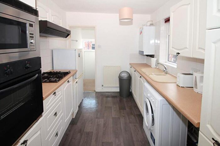 3 Bedroom Flat To Rent In £pppw - Oakland Road, Jesmond, NE2
