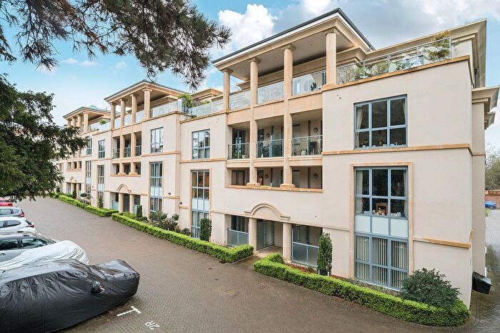3 Bedroom Flat For Sale In Humphris Place, Cheltenham, GL53