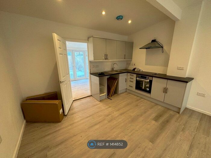 1 Bedroom Flat To Rent In Hawthorn Road, Wallington, SM6