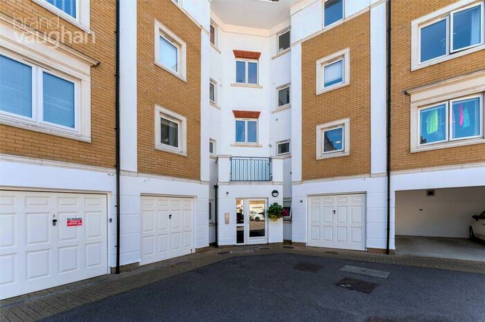 1 Bedroom Flat To Rent In Collingwood Court, The Strand, Brighton, BN2