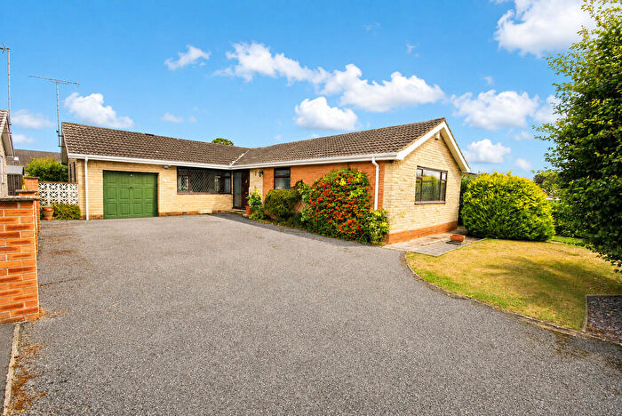 3 Bedroom Detached Bungalow For Sale In Lancaster Crescent, Tickhill, Doncaster, DN11