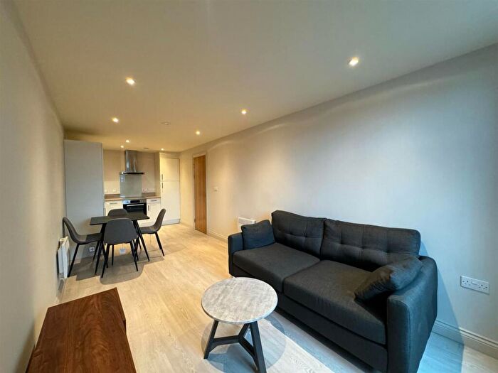 1 Bedroom Apartment To Rent In North Street, Leeds, LS2