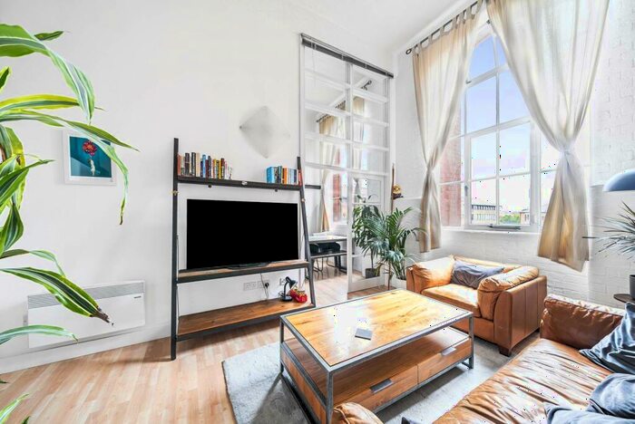 2 Bedroom Flat To Rent In Fairfield Road, Bow, London, E3
