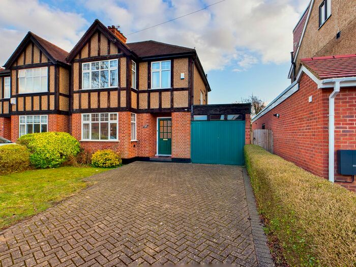 3 Bedroom Semi-Detached House To Rent In Meadow Way, Ruislip, HA4