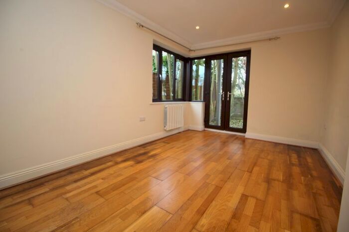 1 Bedroom Flat To Rent In Gallows Lane, High Wycombe, HP12