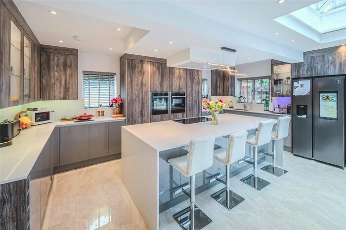 6 Bedroom Detached House To Rent In Warren Lane, Finchampstead, Wokingham, Berkshire, RG40