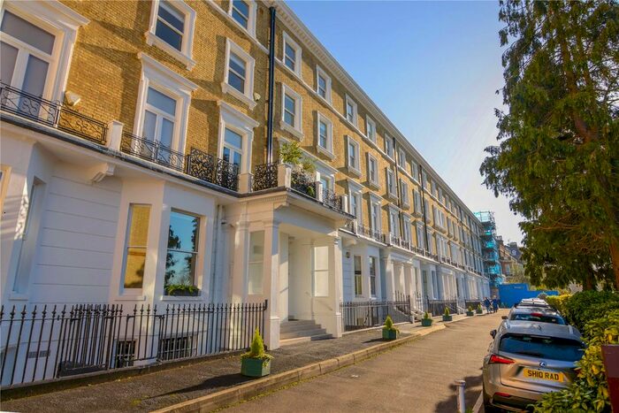 2 Bedroom Flat To Rent In Richmond Hill, Richmond, TW10