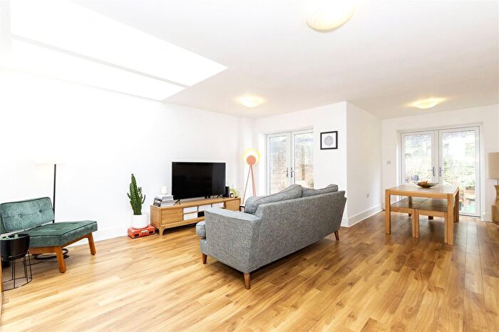 3 Bedroom Flat To Rent In St. Thomas's Road, North Highbury, Islington, London, N4