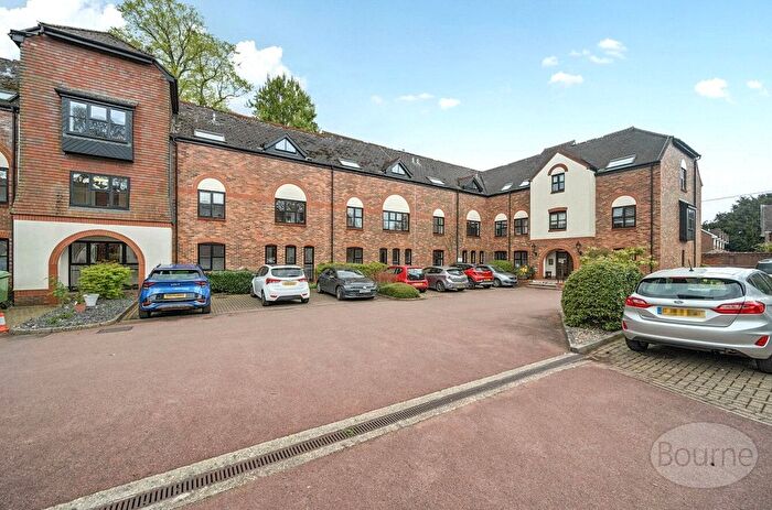 2 Bedroom Flat To Rent In Lenten Street, Alton, Hampshire, GU34