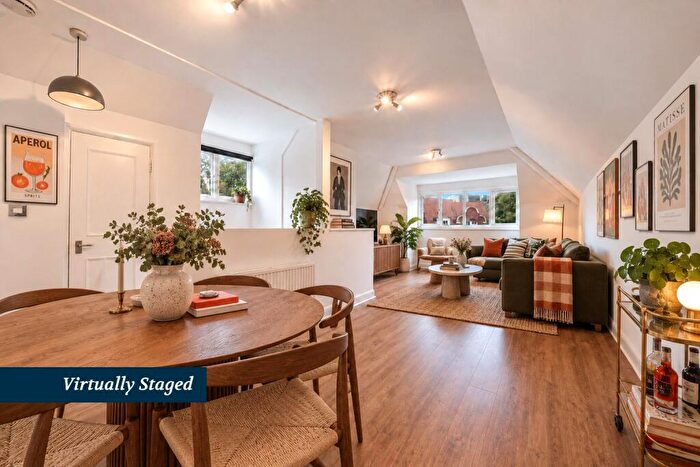 4 Bedroom Flat For Sale In Dartmouth Road, Mapesbury Conservation, NW2