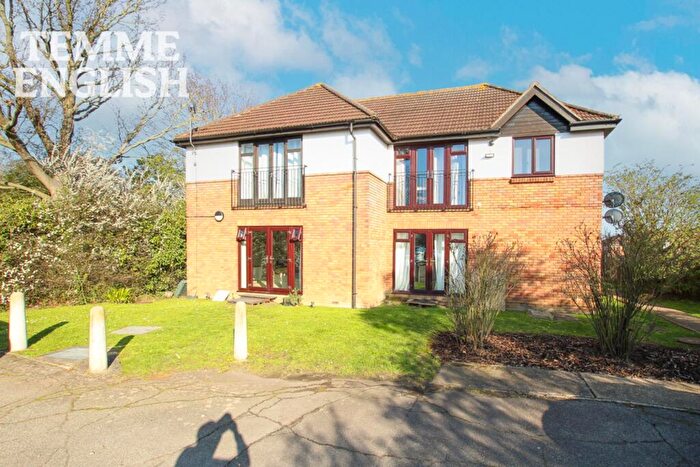 1 Bedroom Flat For Sale In Compton Terrace, Compton Court Compton Terrace, SS11