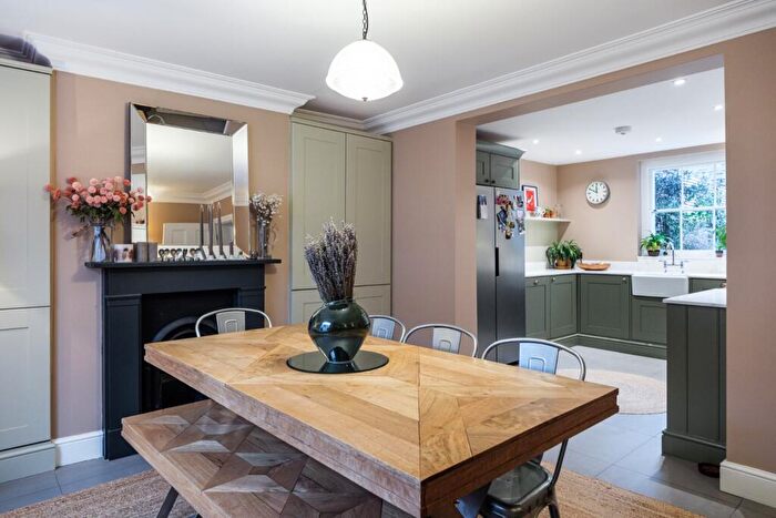 3 Bedroom Terraced House For Sale In Arlington Avenue, Islington, N1