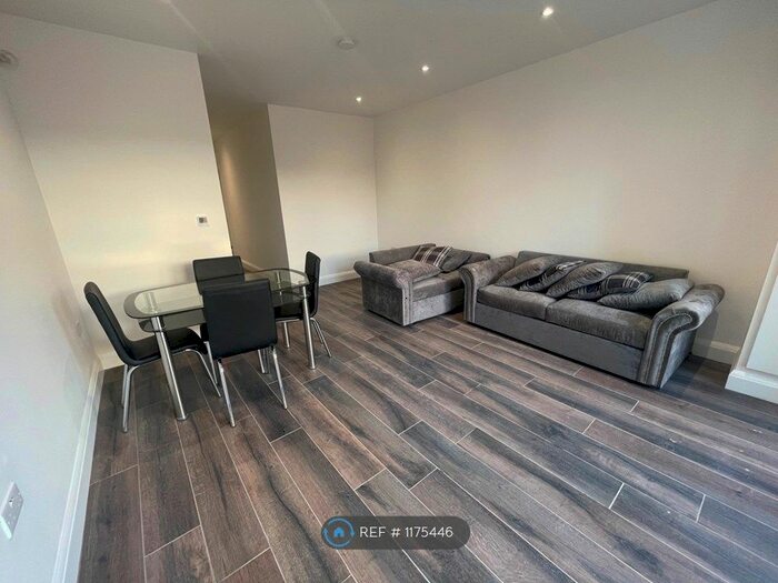 2 Bedroom Flat To Rent In Warham Road, South Croydon, CR2