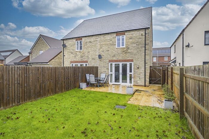 3 Bedroom Semi Detached House For Sale In Skylark, Blunsdon, Swindon, SN26