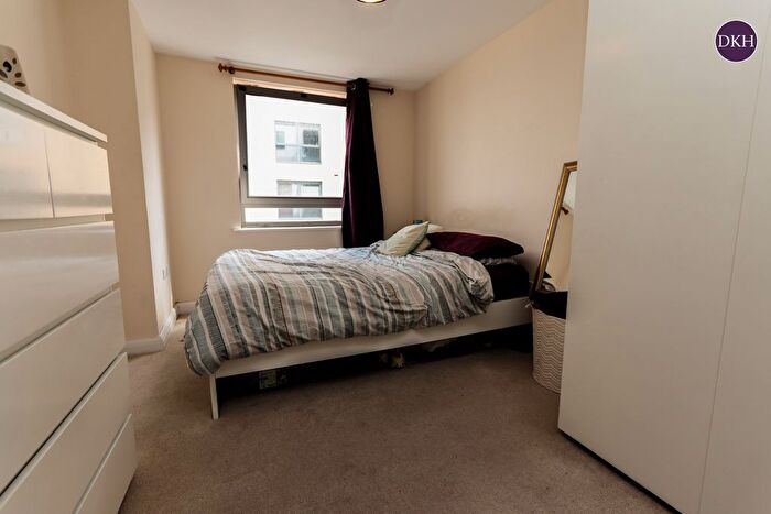 1 Bedroom Flat For Sale In Loates Lane, Watford, WD17