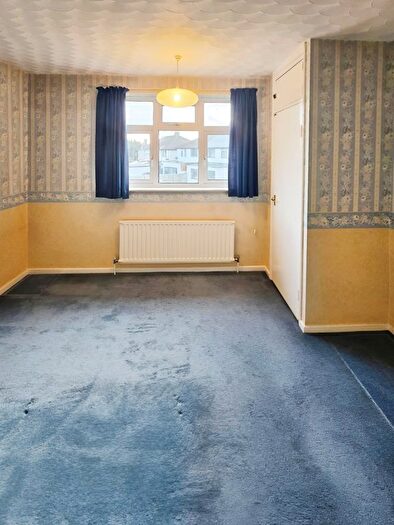 3 Bedroom Semi-Detached House To Rent In Garry Way, Romford, RM1