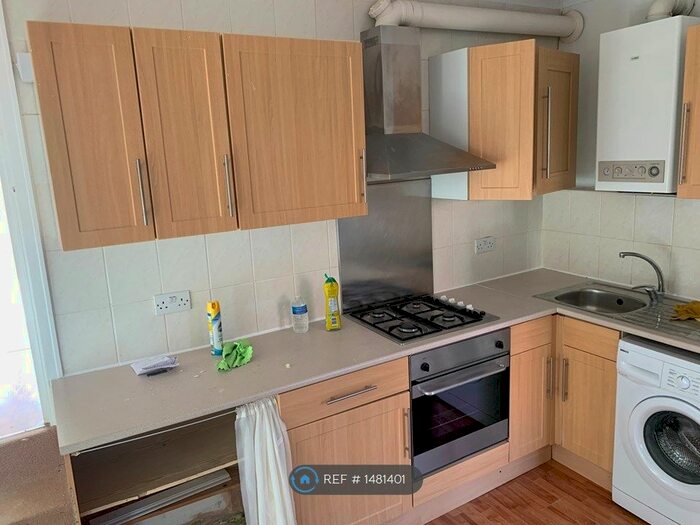 2 Bedroom Flat To Rent In Wavertree Road, London, SW2