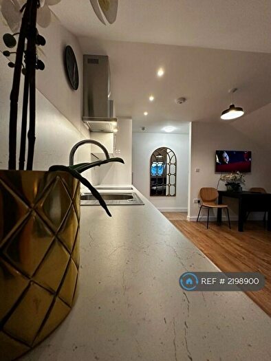 Studio To Rent In Romford, Romford, RM5