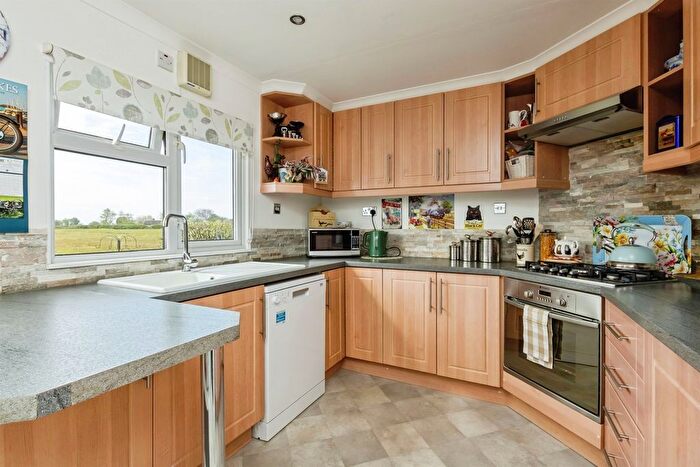 2 Bedroom Mobile/park Home For Sale In Tollerton Lane, Tollerton, Nottingham, NG12