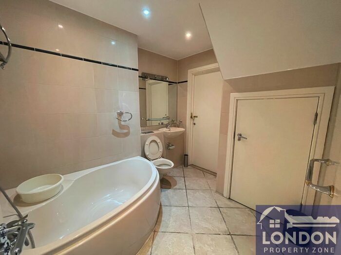 2 Bedroom Flat To Rent In Borough High Street, London, SE1