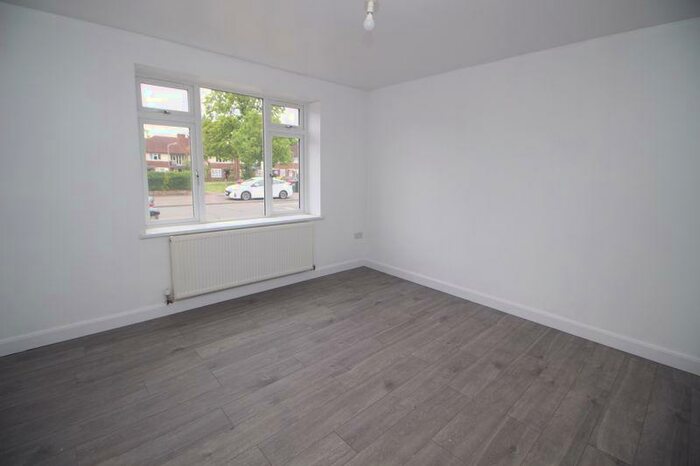 3 Bedroom Terraced House To Rent In Trelawney Avenue, Slough, SL3