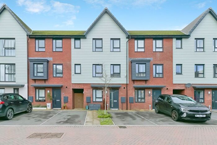 3 Bedroom Terraced House For Sale In Ffordd Wallace, Barry, CF63