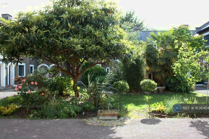 1 Bedroom Flat To Rent In Pilgrims Cloisters, London, SE5