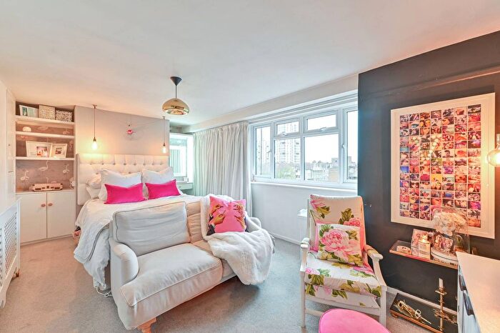 1 Bedroom Studio For Sale In Bethwin Road, Camberwell, London, SE5