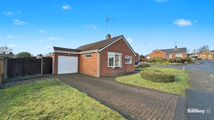 3 Bedroom Detached Bungalow For Sale In Hawksworth Avenue, Forest Town, NG19
