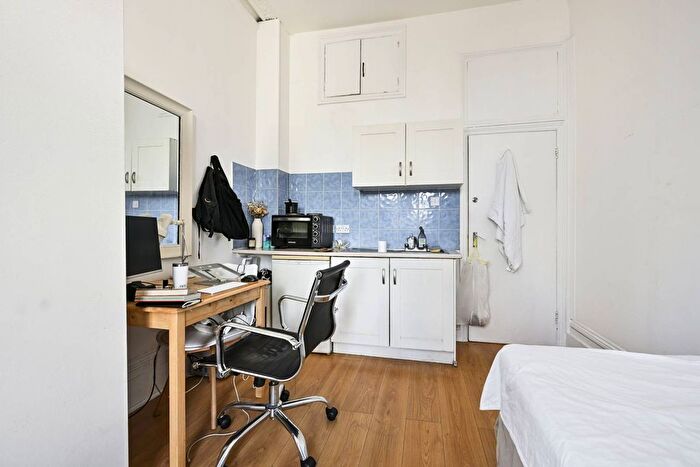 1 Bedroom Flat To Rent In Finborough Road, Earls Court, London, SW10