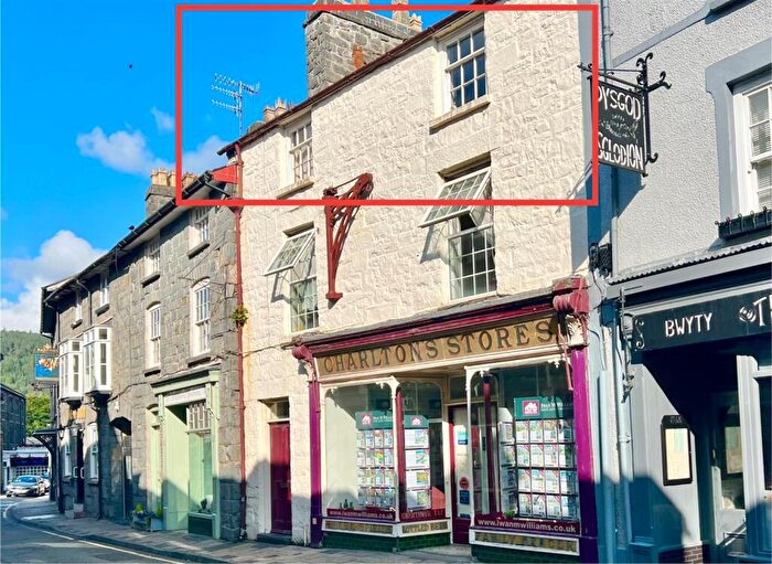 2 Bedroom Flat For Sale In Denbigh Street, Llanrwst, LL26