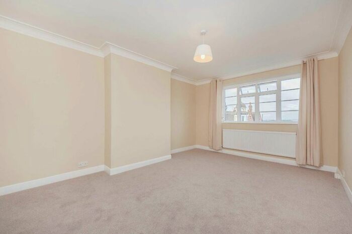 1 Bedroom Flat To Rent In Streatham High Road, London, SW16
