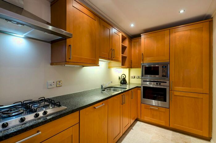 1 Bedroom Flat To Rent In Beauchamp Place, Knightsbridge, London, SW3