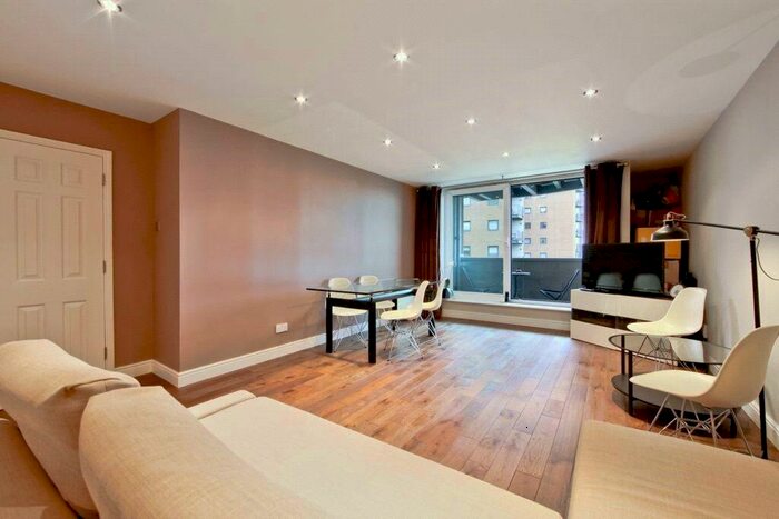 2 Bedroom Flat To Rent In Inverness Mews, Silvertown, E16