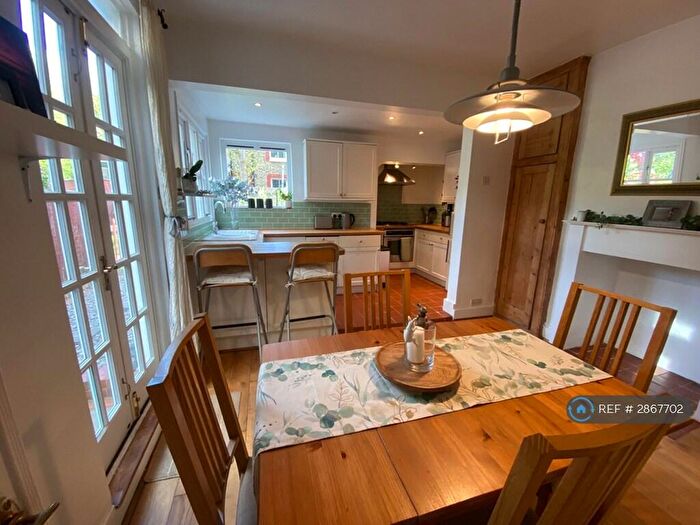 2 Bedroom Maisonette To Rent In Burnbury Road, London, SW12