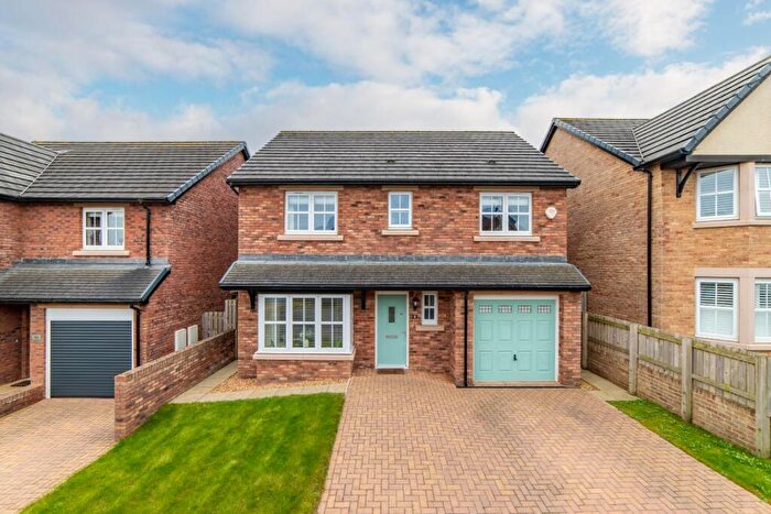 4 Bedroom Detached House For Sale In Weatherby Avenue, Ryton, NE40