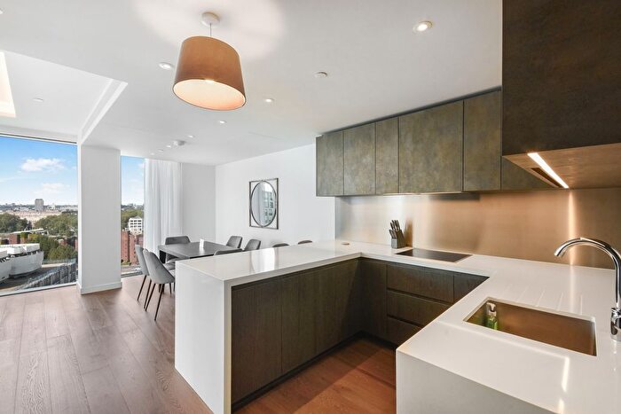 3 Bedroom Flat To Rent In Carnation Way, London, SW8