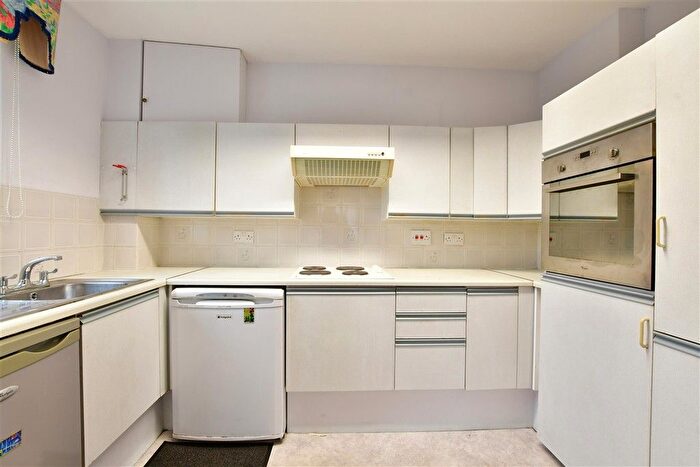 1 Bedroom Flat For Sale In Cunningham Close, Romford, Essex, RM6