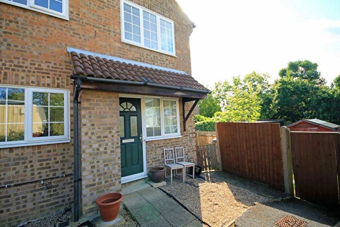 1 Bedroom Property To Rent In Sawyers Lawn, London, W13