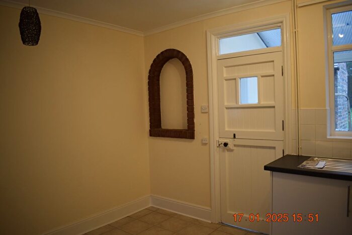 2 Bedroom End Of Terrace House To Rent In Castle Road, Nuneaton, CV10