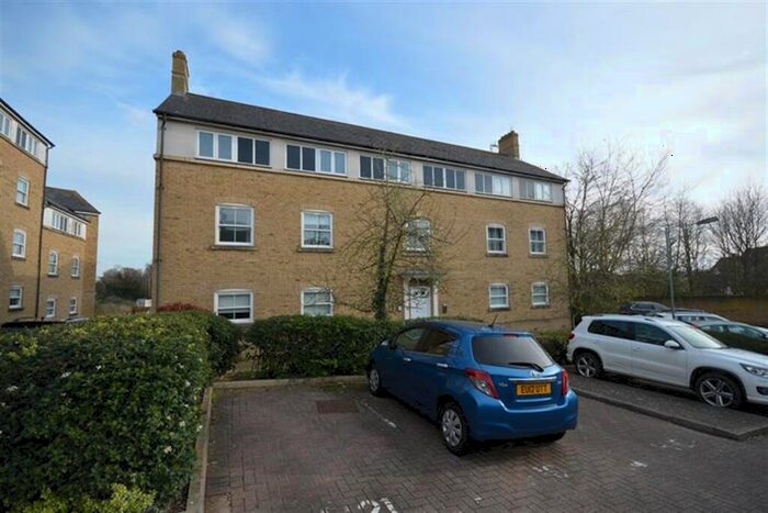 2 Bedroom Apartment To Rent In Holden Close, Braintree, CM7