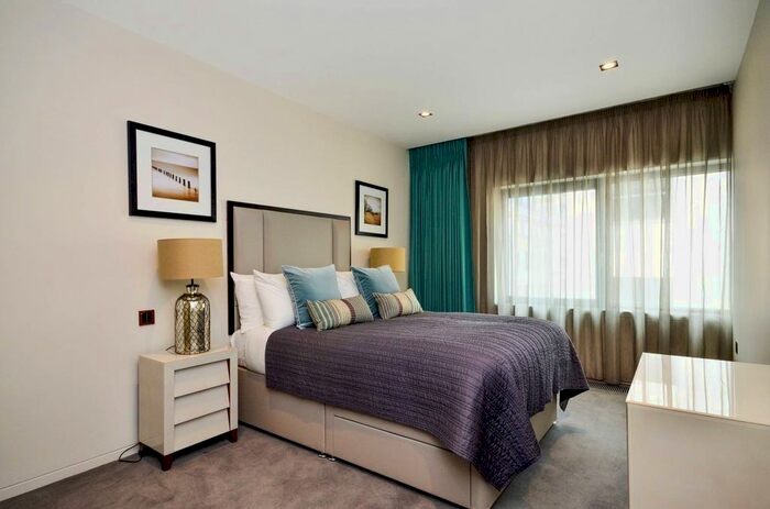 3 Bedroom Flat To Rent In Babmaes Street, St James's, London, SW1Y