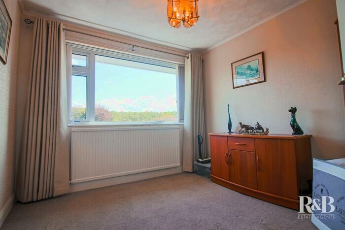 3 Bedroom Detached Bungalow For Sale In Hexham Road, Morecambe, LA4