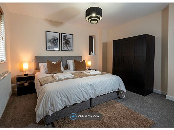 2 Bedroom Flat To Rent In Western Elms Avenue, Reading, RG30