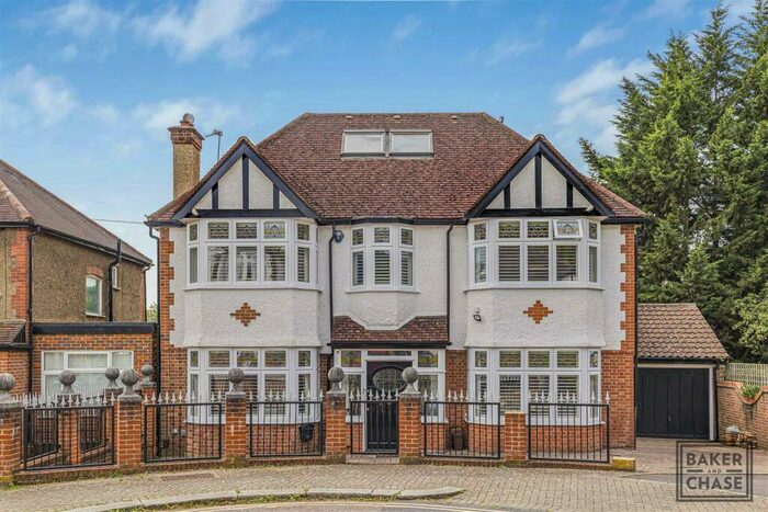 6 Bedroom Detached House To Rent In Elmscott Gardens, Winchmore Hill, London, N21