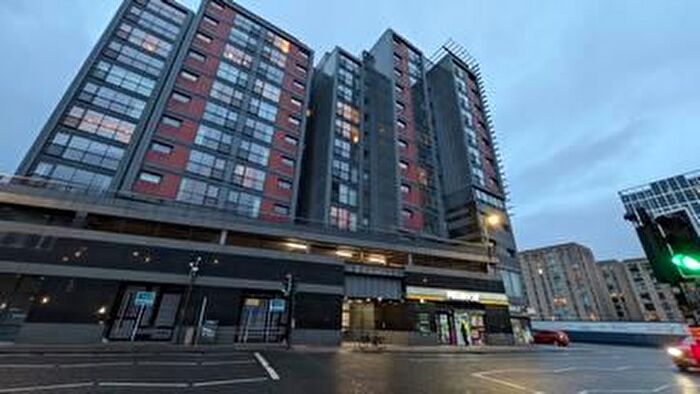 2 Bedroom Flat To Rent In River Heights, Lancefield Quay, Glasgow, G3
