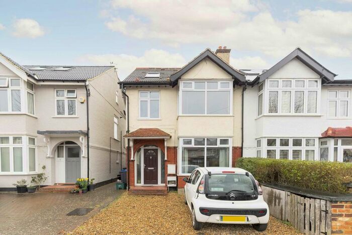 2 Bedroom Flat To Rent In Somerset Avenue, London, SW20