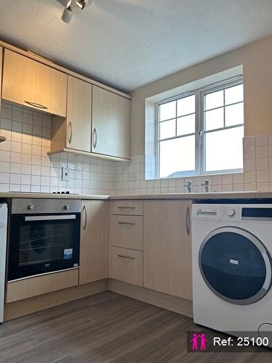 2 Bedroom Apartment To Rent In Windsor Court, Newbury, RG14